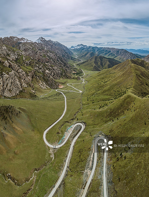 航拍德令哈柏树山图片素材