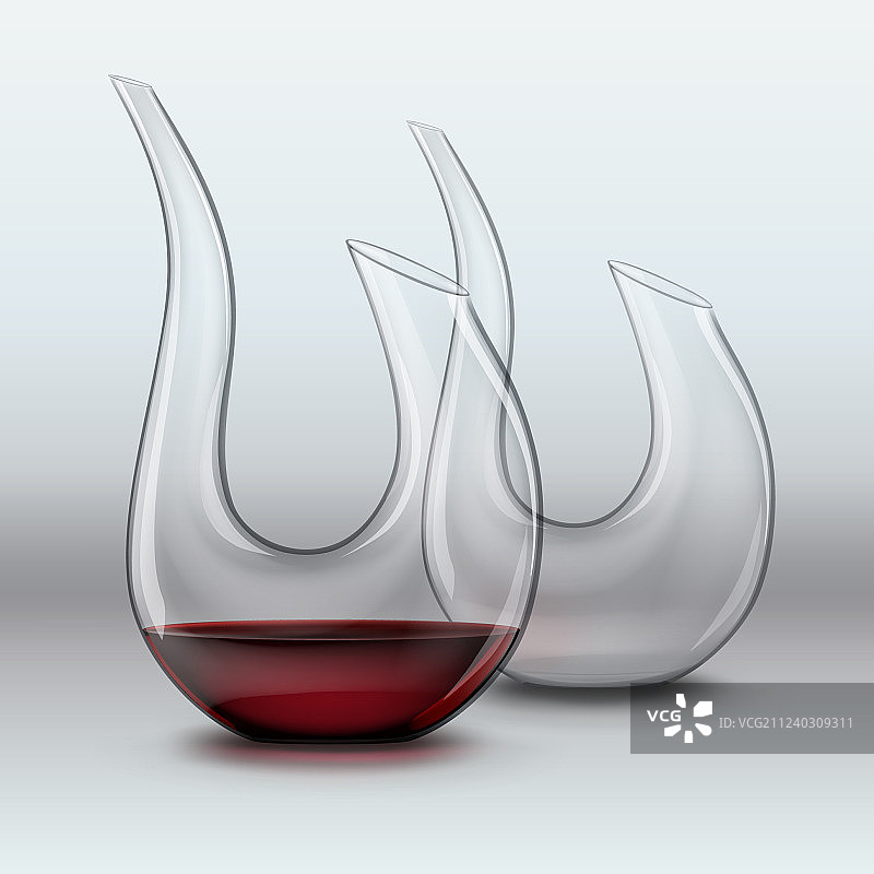 两个优雅的醒酒器图片素材
