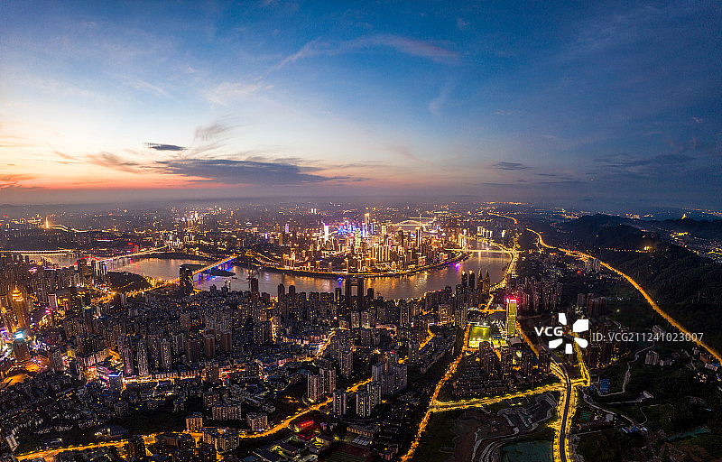 航拍重庆市渝中区晚霞夜景全景拼接大图图片素材