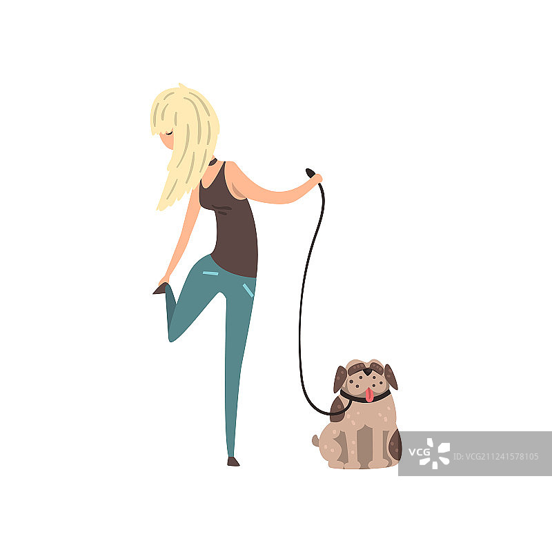 遛巴哥犬的金发女孩图片素材