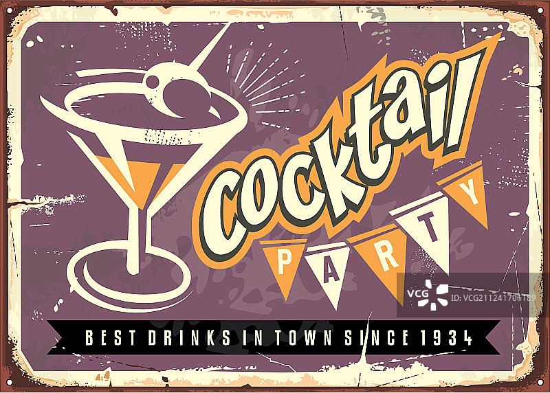 紫色背景上的马提尼酒杯图片素材