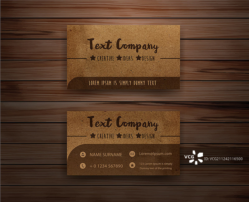 木纹背景上的再生纸名片图片素材