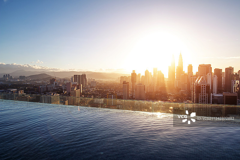 俯瞰城市天际线图片素材