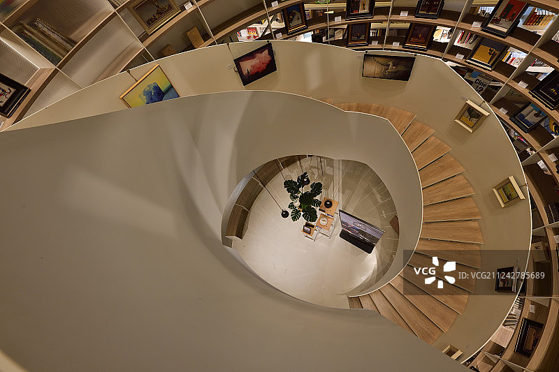 书店旋梯图片素材
