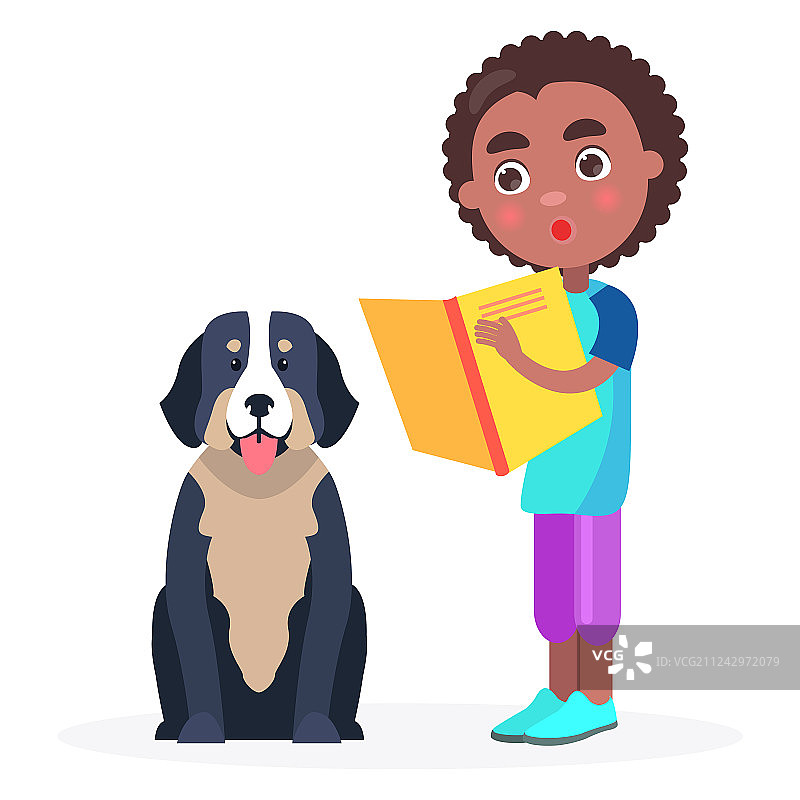 惊讶的孩子与书和纯种狗站在一起图片素材