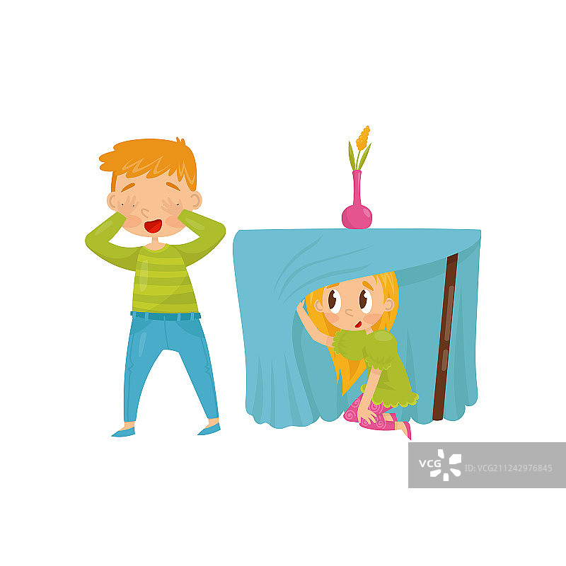 兄妹玩捉迷藏游戏图片素材