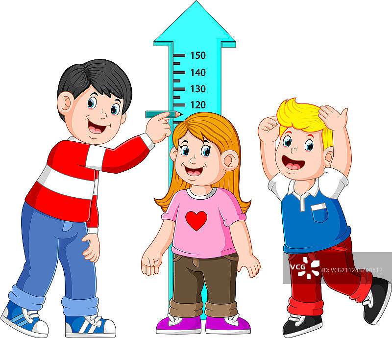 父亲测量孩子的身高图片素材