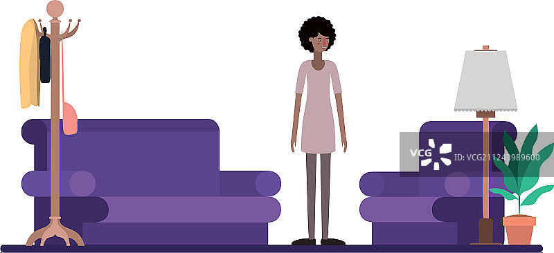 年轻的黑人女子在客厅里图片素材