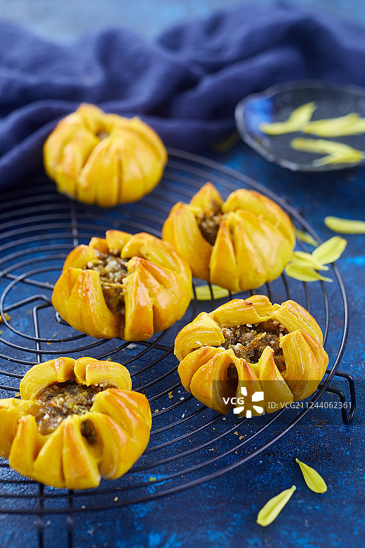 中式点心菊花酥图片素材