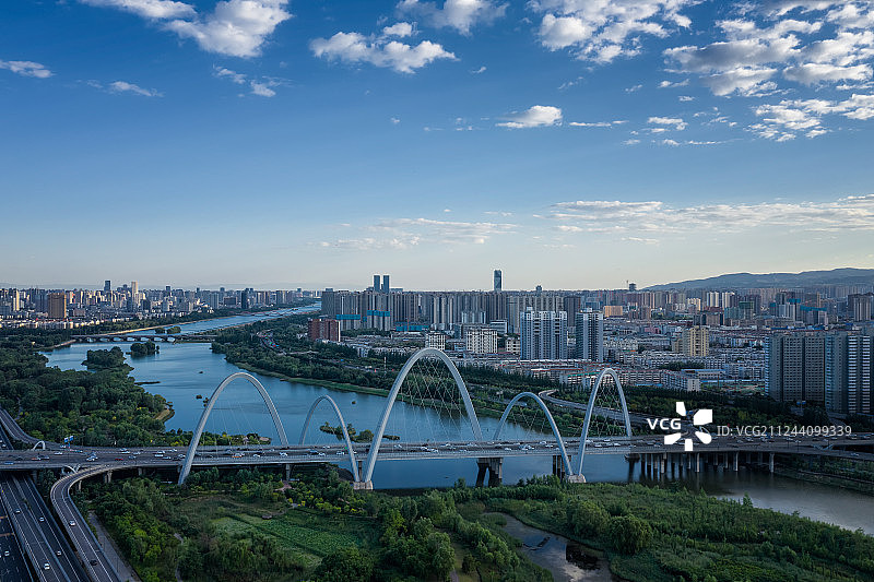 太原北中环桥多云图片素材