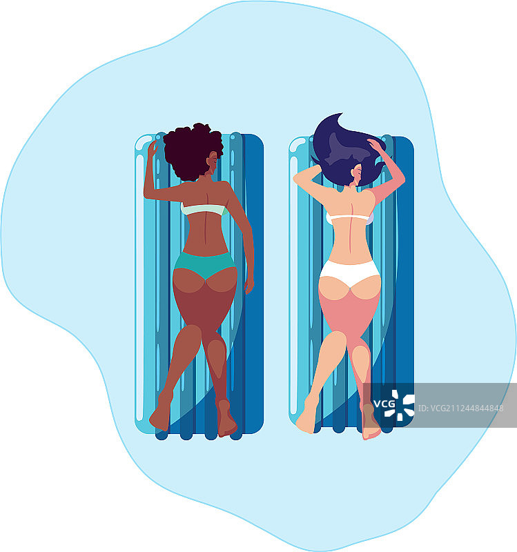 乘坐漂浮床垫的美丽混血女孩图片素材