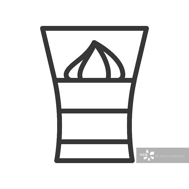 玻璃杯甜点提拉米苏或慕斯蛋糕图片素材