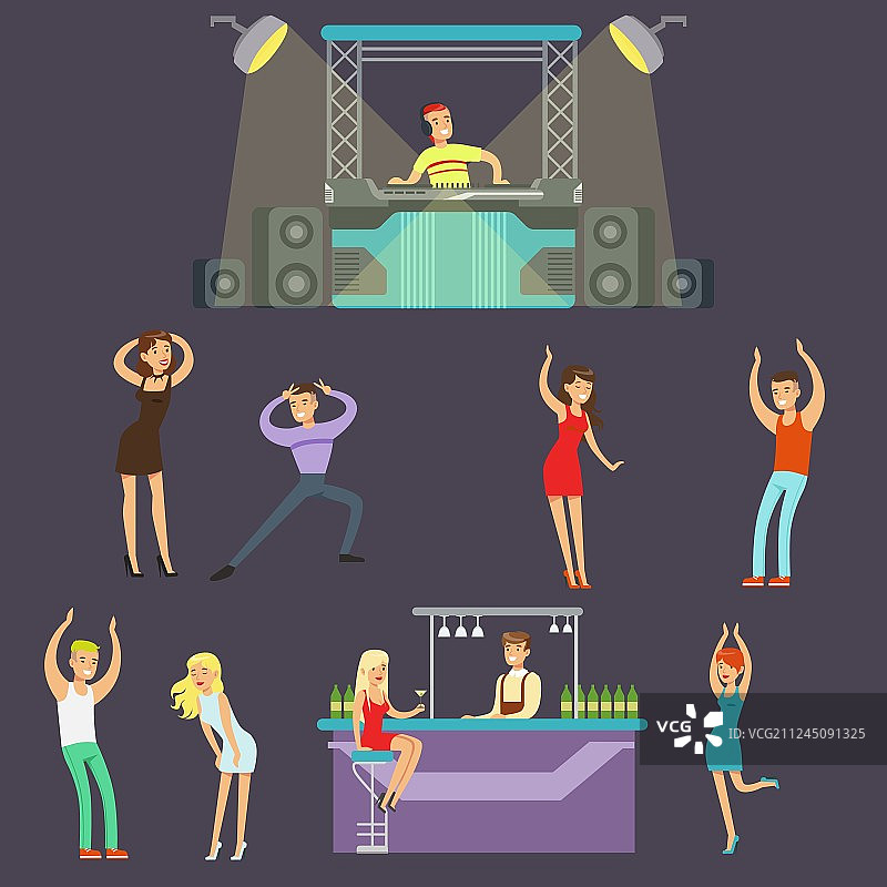 在夜总会跳舞的年轻快乐的人们图片素材