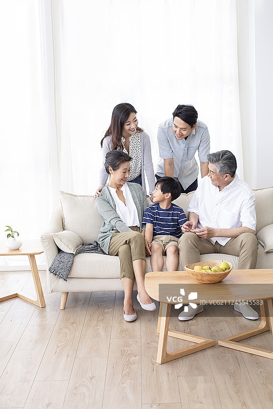 快乐的一家人图片素材