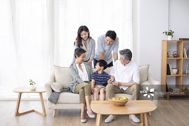 快乐的一家人图片素材