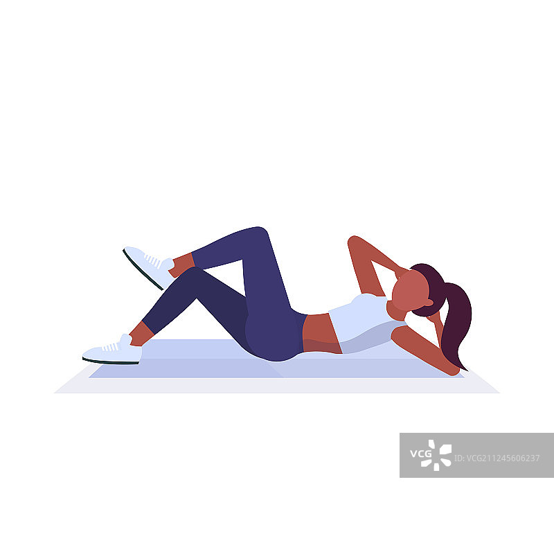 运动女性在垫子上做俯卧撑图片素材