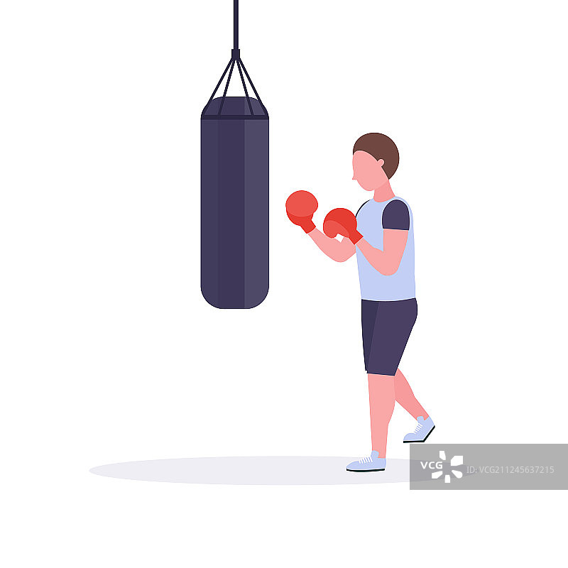 男人与沙袋进行拳击训练图片素材