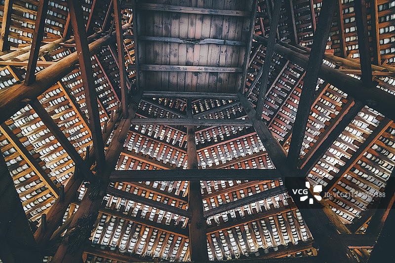 侗寨鼓楼内景图片素材