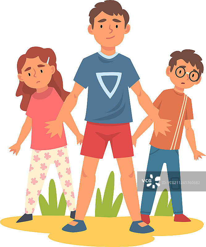 勇敢的男孩保护小男孩和小女孩图片素材