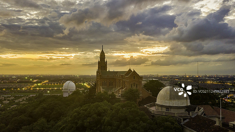 日落时分的上海城市风光图片素材