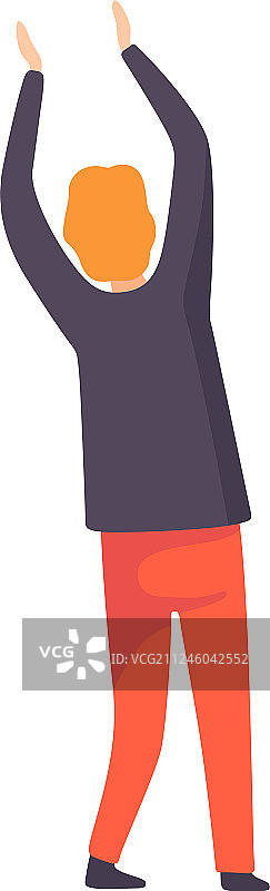 在户外举起双手的年轻男子图片素材