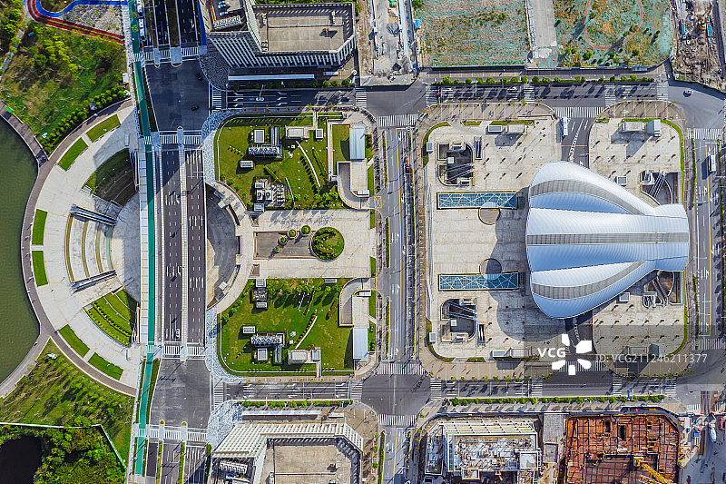 上海临港新城滴水湖地铁站图片素材