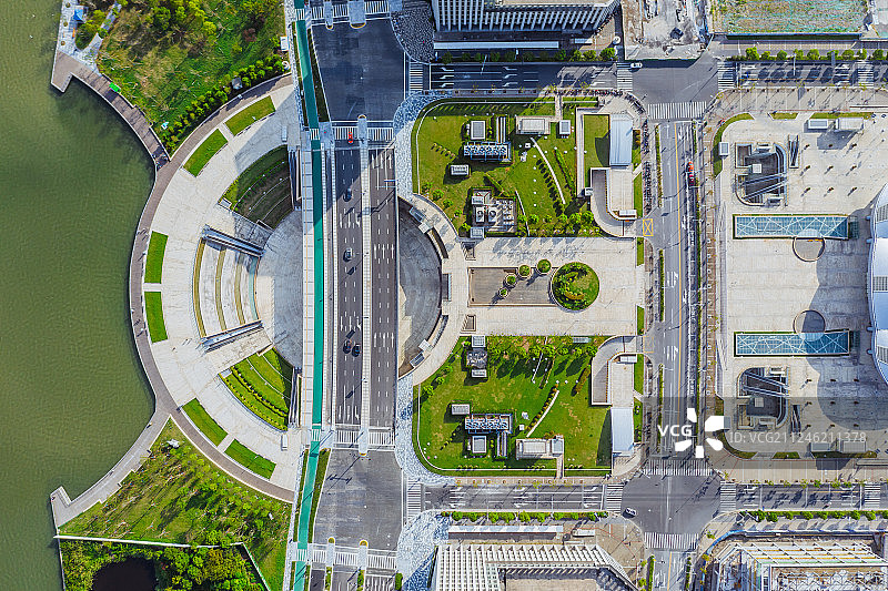 上海临港新城滴水湖地铁站图片素材
