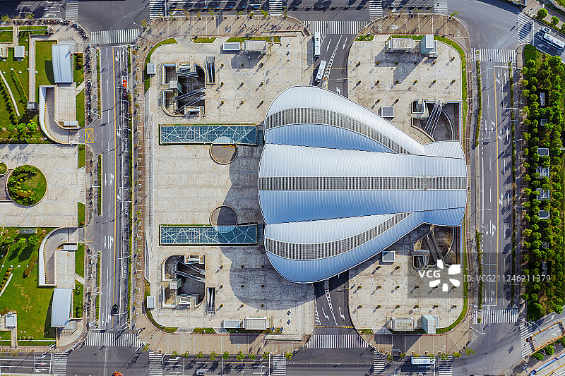 上海临港新城滴水湖地铁站图片素材