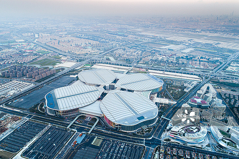 进搏会场馆四叶草航拍图片素材