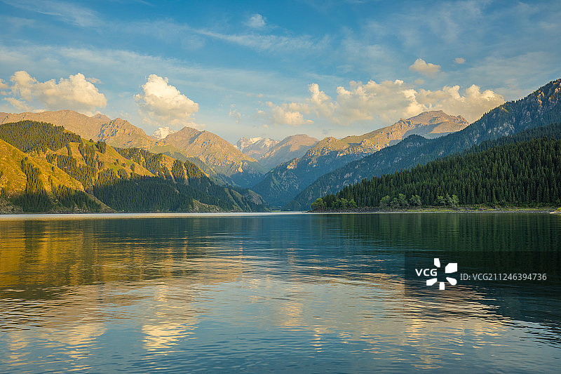 新疆天山天池风光图片素材