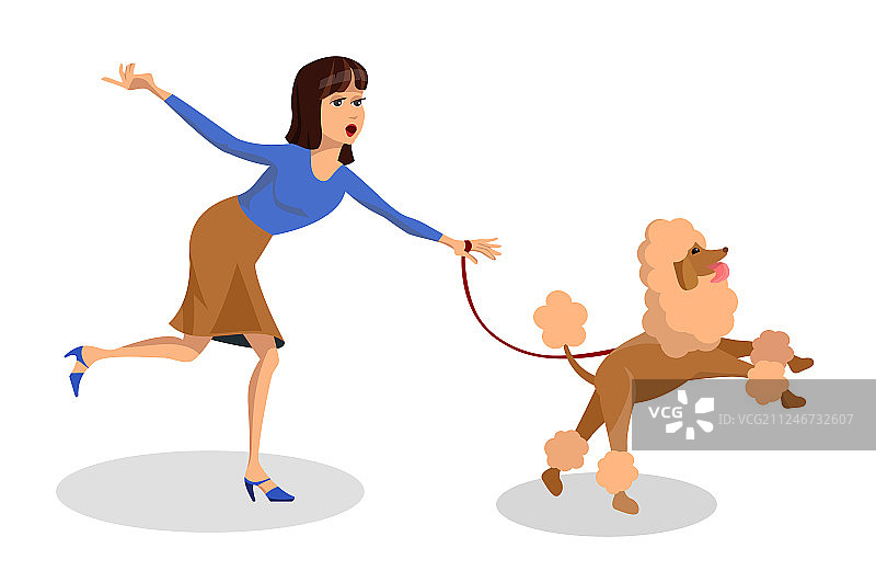 和贵宾犬一起跑步的女人图片素材