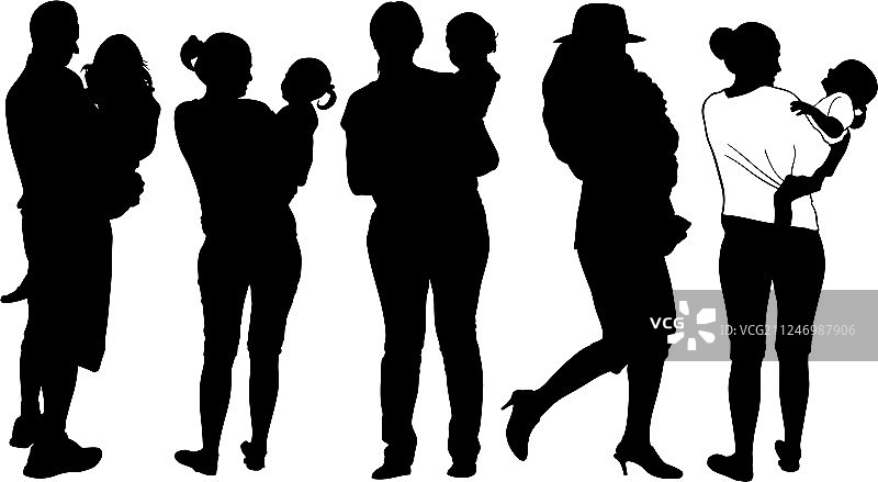 父母抱着孩子图片素材