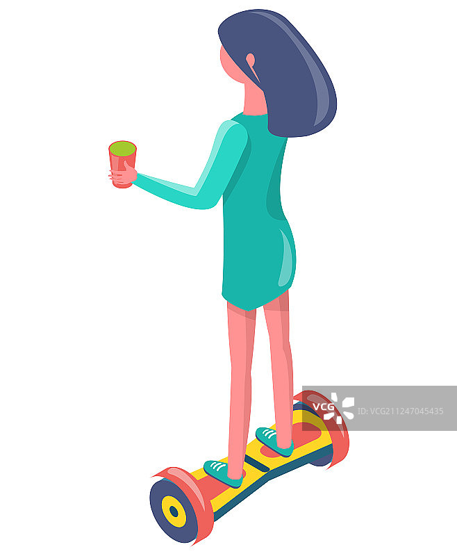 在赛格威上平衡杯子的女孩图片素材