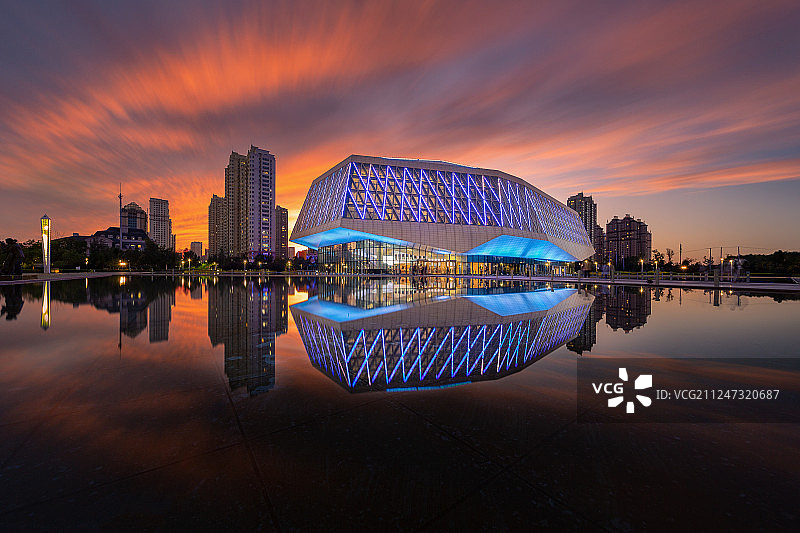 夕阳下的哈尔滨音乐厅图片素材