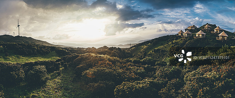 贵州乌蒙大草原 帐篷酒店图片素材
