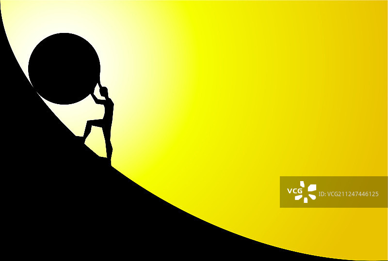 男人在黄色天空下向上推动大石头图片素材