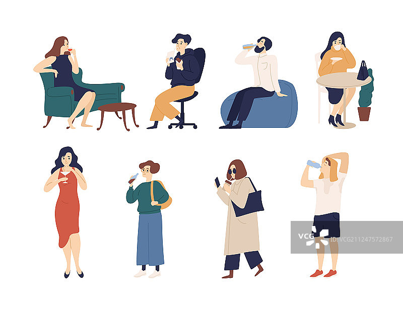 一群男女饮用各种饮品图片素材