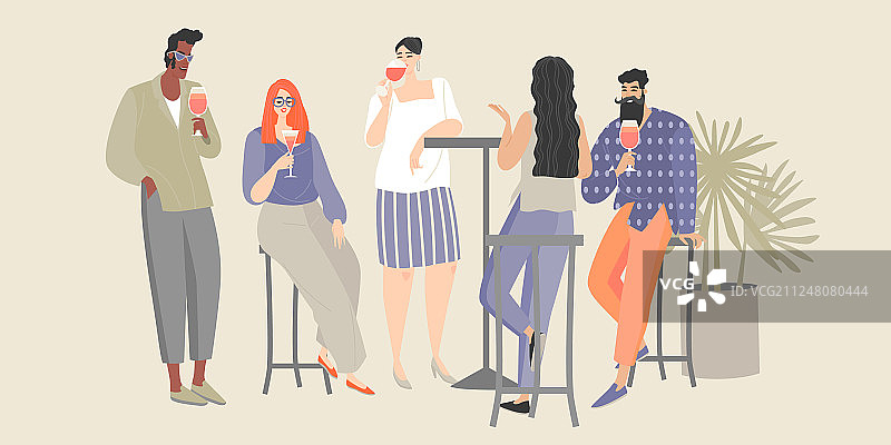 在咖啡馆里玩乐的年轻人图片素材