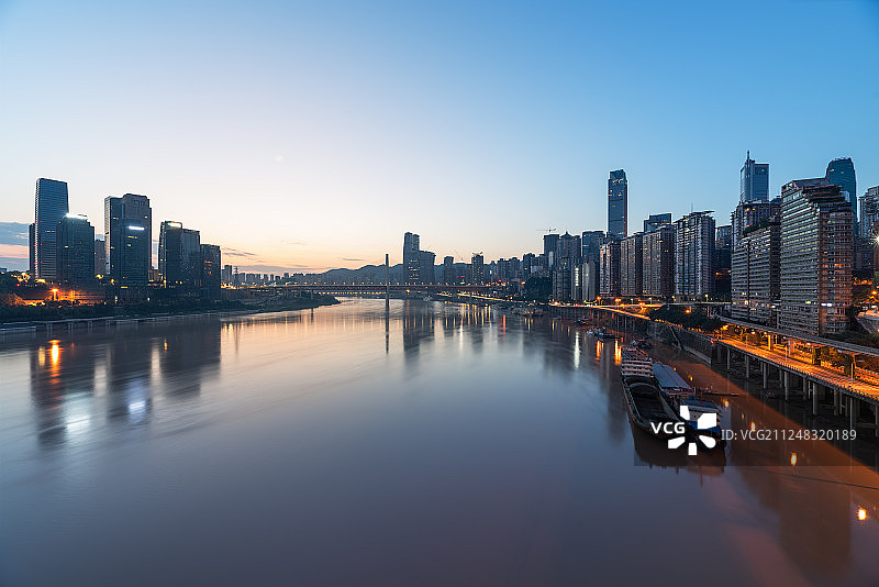 站在黄花园大桥看重庆市渝中区日落景观图片素材