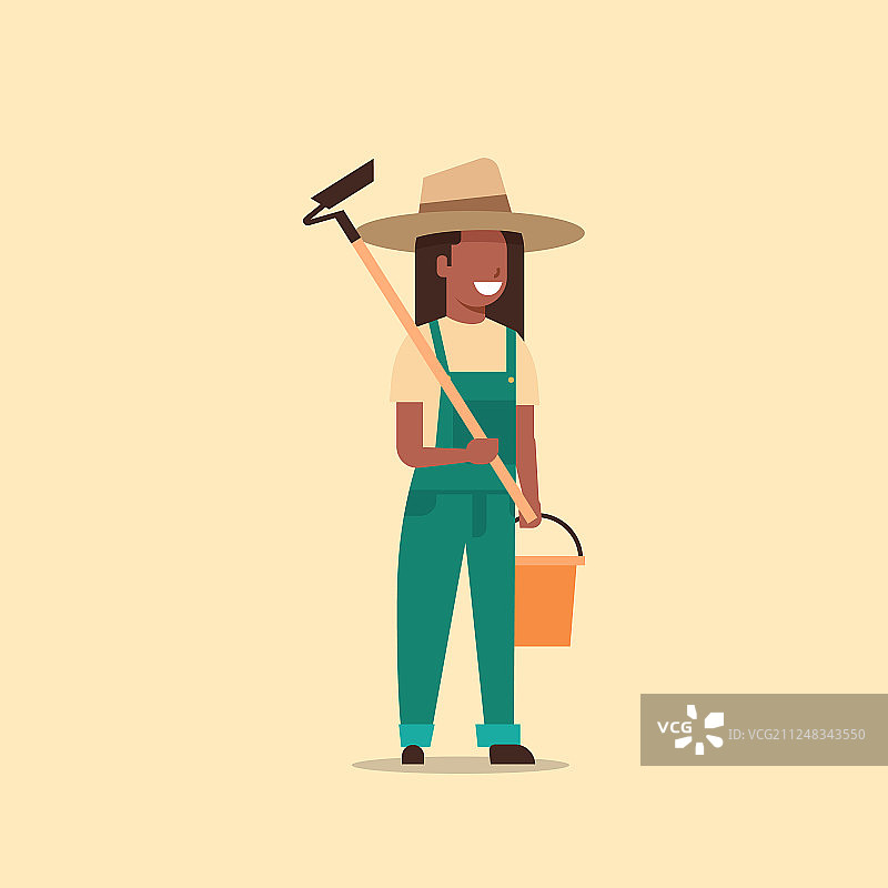 非洲女园丁拿着锄头和水桶图片素材