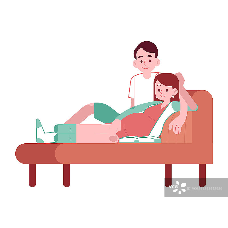 孕妇和丈夫躺在沙发上图片素材