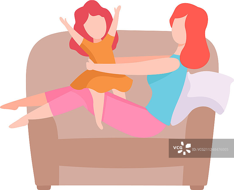 母亲坐着和小女儿玩耍图片素材