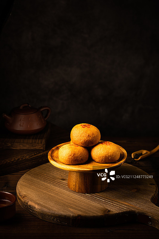 来自云南特色的云腿月饼-糕点茶点-中秋节图片素材