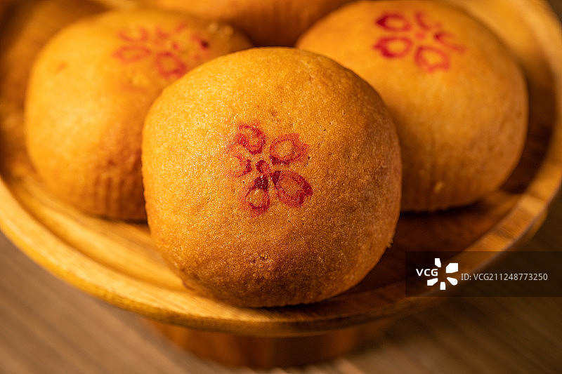 来自云南特色的云腿月饼-糕点茶点-中秋节图片素材