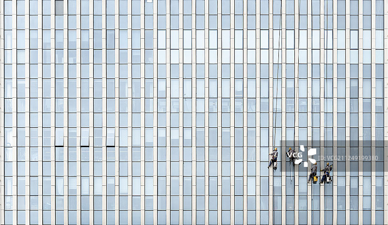 擦窗户的人图片素材