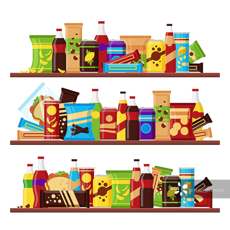 货架上色彩鲜艳的零食产品图片素材