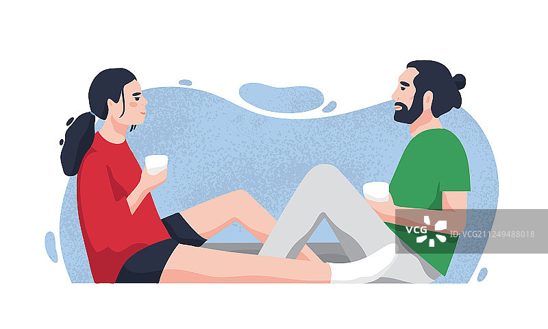 坐在地板上喝酒的浪漫情侣图片素材