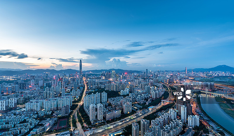 深圳福田罗湖黄昏时的灯光夜景图片素材