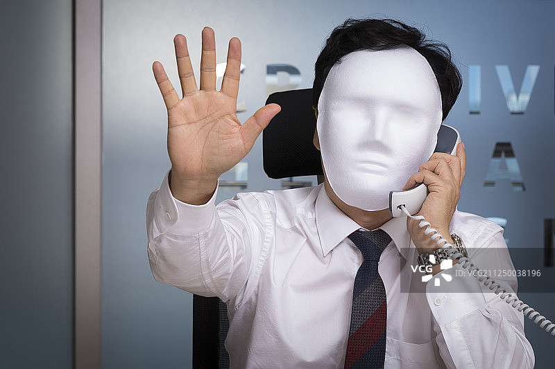 犯罪概念照：蒙面商人进行工业间谍活动图片素材