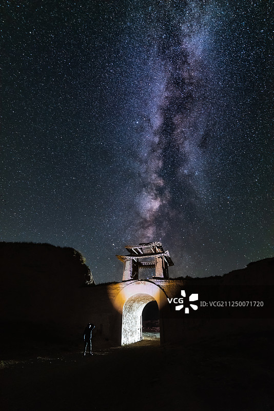 甘肃省景泰县永泰古城银河星空图图片素材